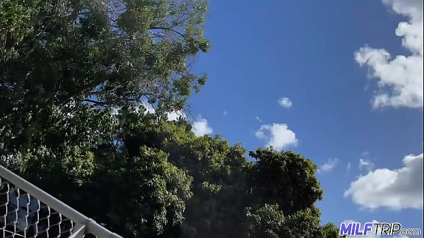 MilfTrip Blonde Milf Sadie Summers Makes First Onscreen Fuck Film