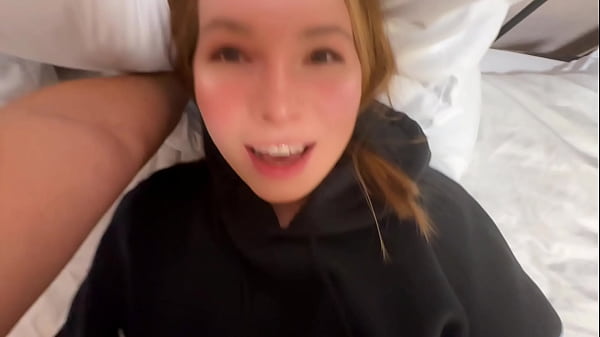 Túl csinos a pornóhoz, de mégis csinálja