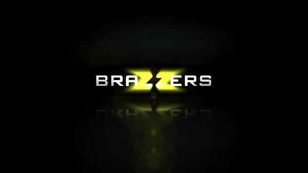 Mia szexi rassztás nagy cicis csaj nagy farkú pasival szexel