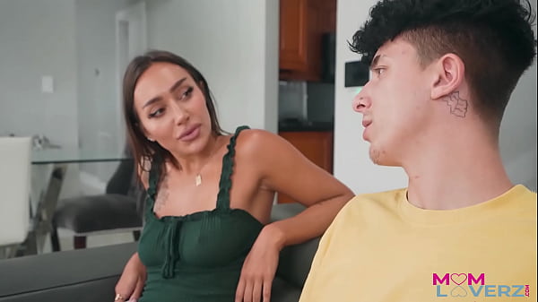 Stepmom Sisi Rose Wants Creampie S3-E7