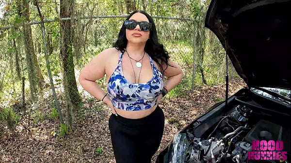 Doordash drivers Don Grammar helps big butt pawg MandiMayxxx in distress and gets a huge tip