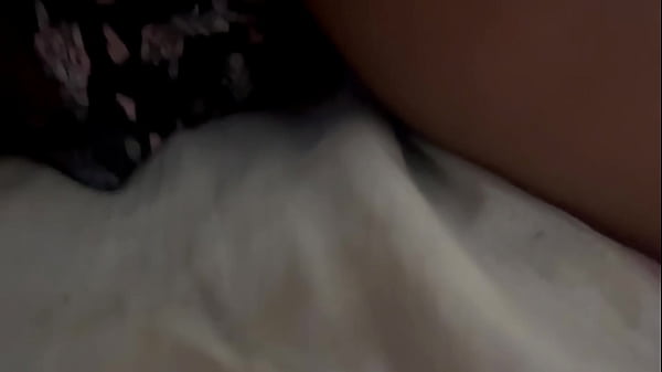 do nada nós começou foder e fizemos um vídeo caseiro Coloquei meu pau nessa buceta quentinha no pelo e gozei duas vezes Muito rapidinho muito tesão tinha que bater uma antes