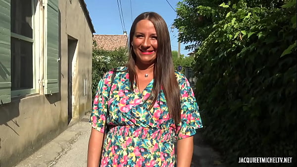 Under the eyes of her husband, Mila fucks with another man