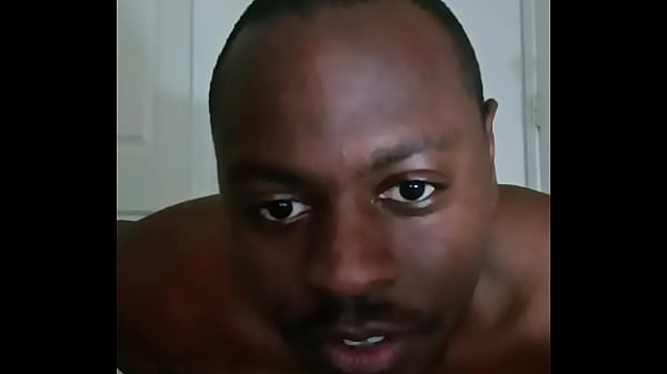 Meztelenül visszatérve kedveskedek a felnőtteknek és a fiataloknak