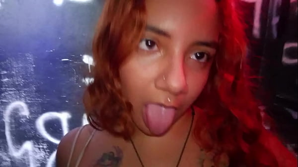 puta zorrita colombiana se toca solita cuando queda en casa