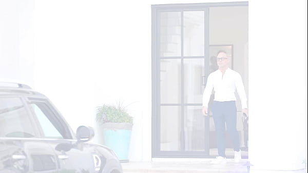 Racy Realtor Scarlett Alexis Takes An Anal Creampie After Seducing New Client GP3308