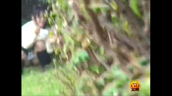 制服姿の激カワ女子校生達がトイレまで我慢出来ずに、野外でこっそりおしっこしちゃう放尿シーンを隠し撮り！ - 無料盗撮動画まとめ 盗撮愛好会