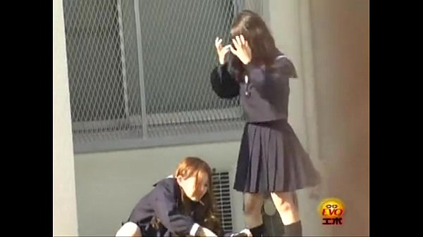 制服姿の激カワ女子校生達がトイレまで我慢出来ずに、野外でこっそりおしっこしちゃう放尿シーンを隠し撮り！ - 無料盗撮動画まとめ 盗撮愛好会