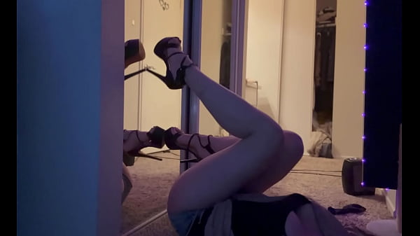 Italian Big Tits Milf Artemisia Love Hot Solo Wearing High Heels Thumbnail