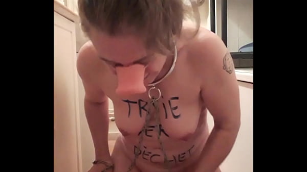 Esclave F autoséance de soumission en mode truie