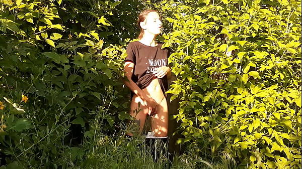 Risky public female masturbation in nature - Girls fly orgasm