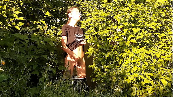 Risky public female masturbation in nature - Girls fly orgasm