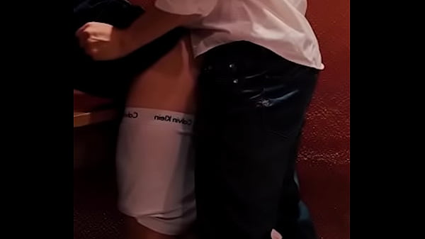 navegando secretamente no bar