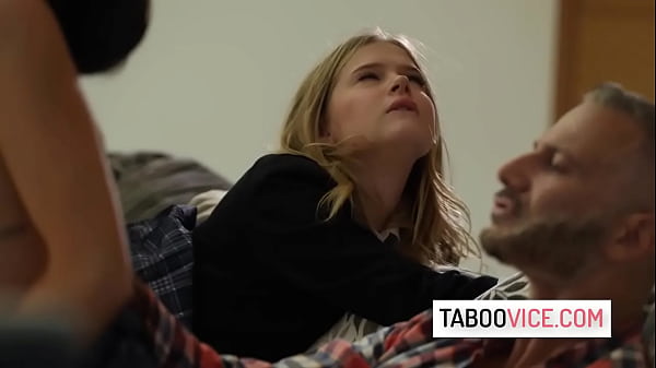 Enteadas excitadas têm experiências sexuais intensas com seus padrastos - Coco Lovelock, Theodora Day