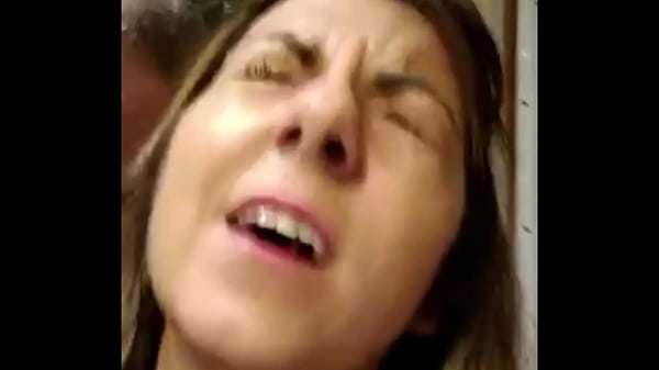 Non posso mettermi a lavare i piatti che arriva Teresa a succhiarmi il cazzo