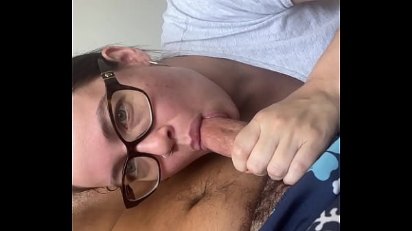 Novinha fazendo boquete