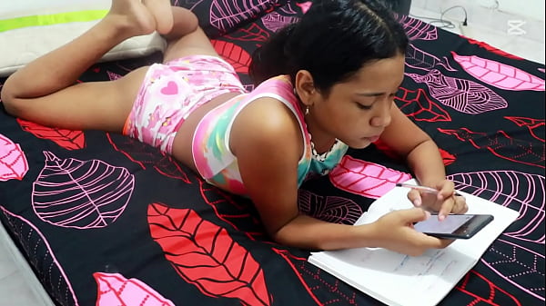 Iskolás lány segítségért cserébe szexel