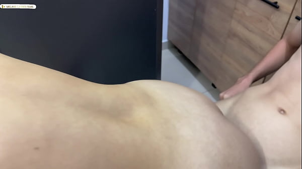 descubro a mi hermanastro masturbándose - porno en español