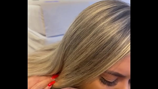 Casada no quarto com o macho enquanto seu marido pega algo no carro lá no estacionamento ( completo no SHEER e Red )