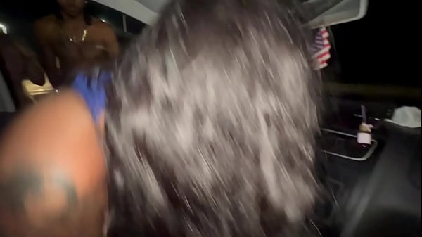 Eu e meus amigos fizemos sexo na rua com as gostosas com todo mundo olhando