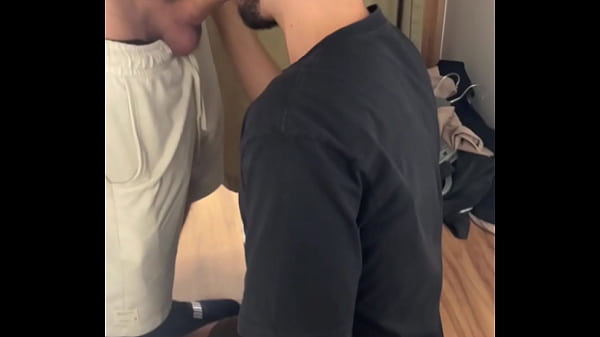 Kanos fiúval a próbafülkében, majdnem rajtakaptak