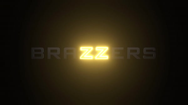MILF U: Part 1 - Alexis Fawx, Ebony Mystique, SlimThick Vic, Charli Phoenix / Brazzers  / stream full from www.zzfull.com/tutel