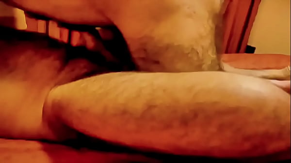 Hecho en Casa: Mi Amigo Me Folla a Mi, le Chupa La Polla a mi Marido y Hacen más cosas