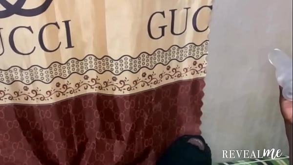 Afrikai férfi vibrátorral élvez el análisan