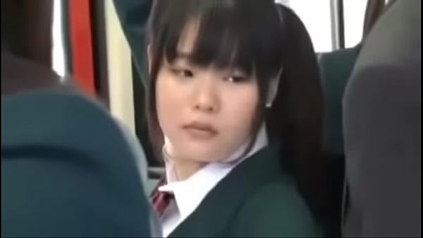 Extraño seduce y coje a colegiala en el bus 1