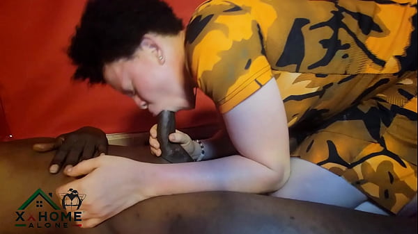 Garota abina curte pau preto de mandigo enquanto transa sem camisinha com um curandeiro nativo