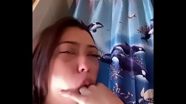 Hülye kurva okádik a fasz nyalás közben