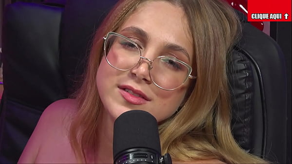 NOVINHA SAFADA GOZANDO NA SIRIRICA