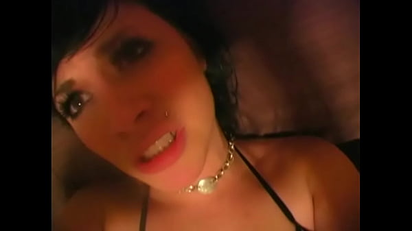 Iskolás lány mocskos beszéddel videót készít apuci számára