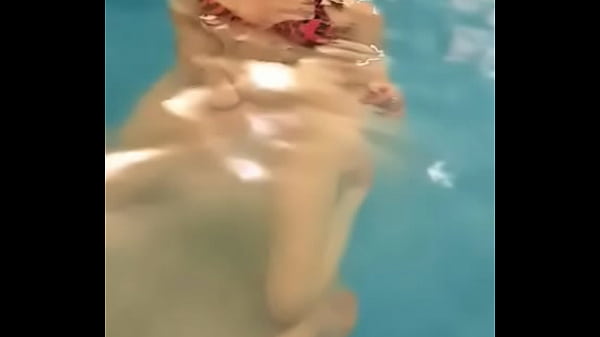 RANDOM CHICK SUCKS MY DICK IN PUBLIC HOTEL POOL