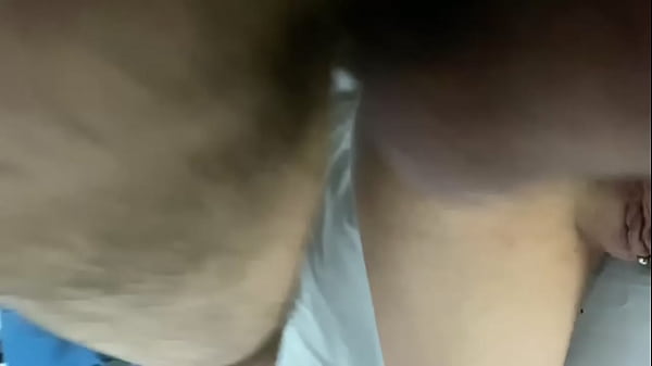 Je me fais prendre et remplir mon petit cul d’