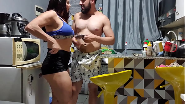 VIZINHO  PRESTATIVO VEIO ME DAR UMA AJUDINHA  BÁSICA!!  .SOU SOLIDÁRIA  COM QUEM ME AJUDA.