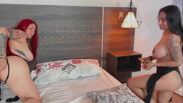 2 modelos deceando un fotocafo que las folle! dedos en el culo!