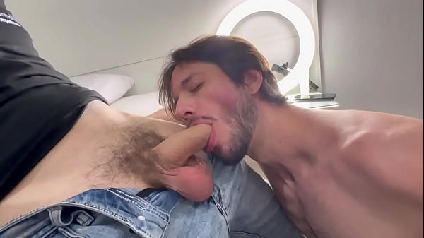 Arregaçando gostoso do vizinho do meu parceiro