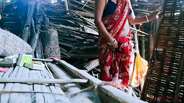 Nagycicű báji kertben dugva élvez el