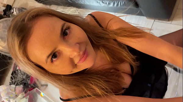 Nagy cicis lány próbafülkéje pornó meghallgatássá fajul