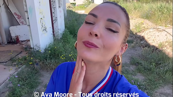 BUKKAKE GEANT - Salope Française Suce Des Inconnus pour l'Euro 2024 de Football