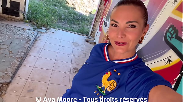 BUKKAKE GEANT - Salope Française Suce Des Inconnus pour l'Euro 2024 de Football