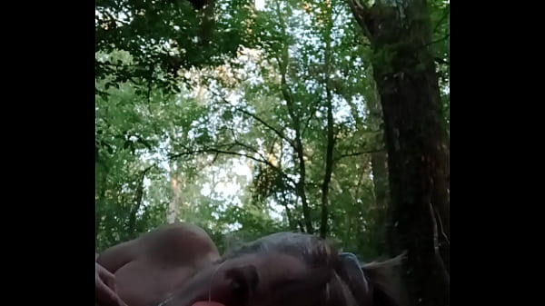 2025 09 17 Escravo F na floresta rasteja na lama urina e cintos