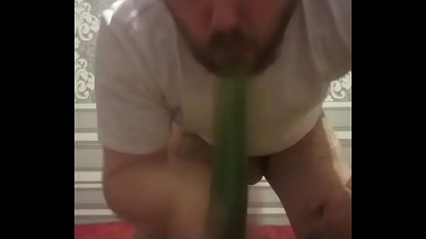 Ooooh! Nem uma companhia inteira de soldados será suficiente para satisfazer minha vontade de sexo anal!