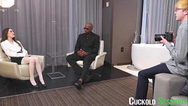 CuckoldSessions - Hot Babe Fucks Her Guest In Front Of Her BF On Sex Positive Show