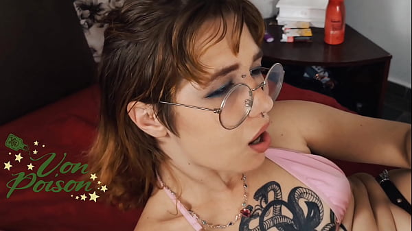 Asmr of the high heeled feet that she sticks in her pussy Thumbnail