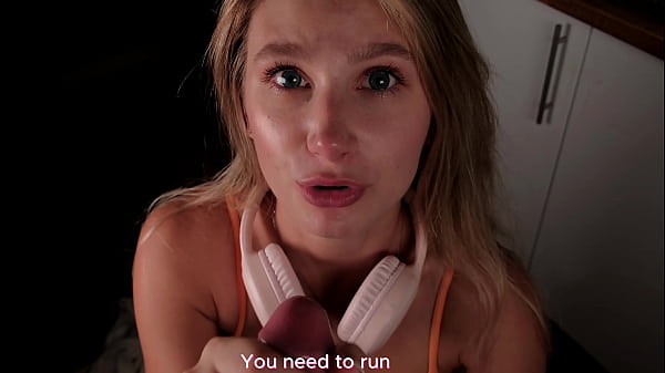 The understanding girl sucked and gave in the kitchen
