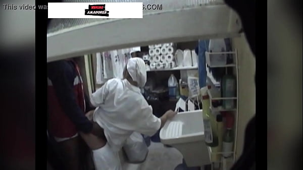 Motoboy faz sexo com faxineira de restaurante entre uma entrega e outra