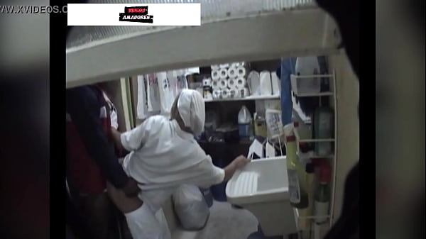 Motoboy faz sexo com faxineira de restaurante entre uma entrega e outra