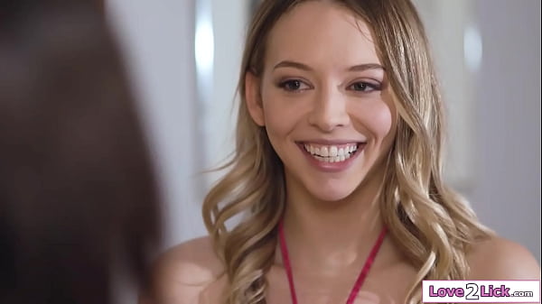 Sorte minha que minha vizinha é super gostosa e lésbica